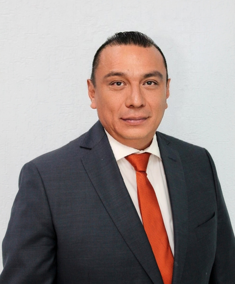 Lic. Gregorio Castañeda Hernández (Director de administración)